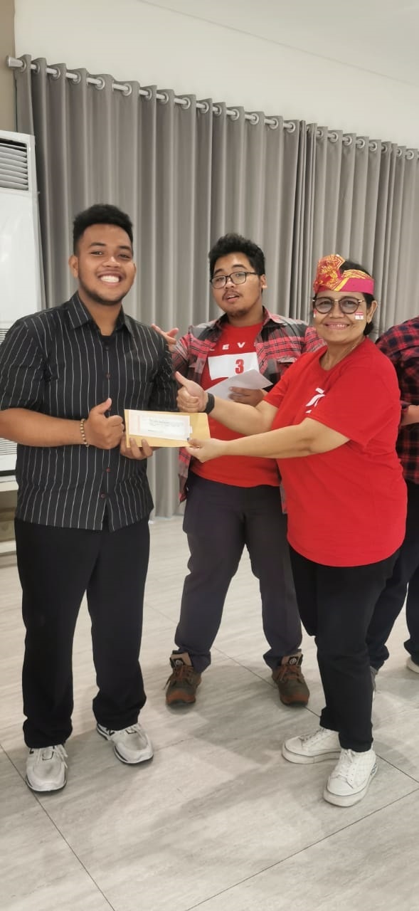 juara 3 dan juri bu totok PAKAI